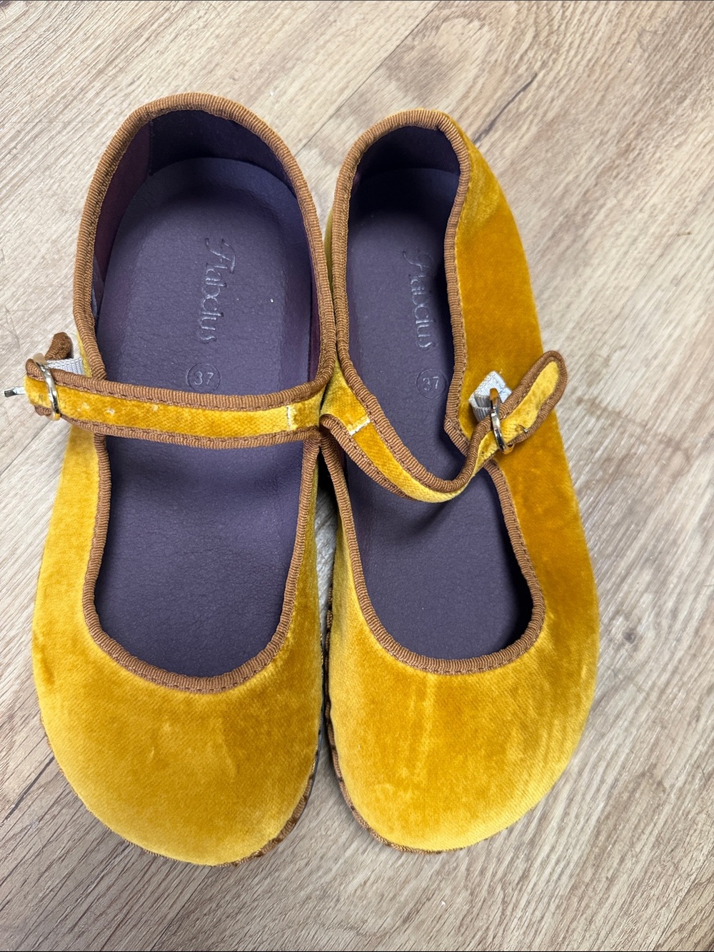 Flabelus Gold Velvet Mary Jane Flats Size 37 NWOB